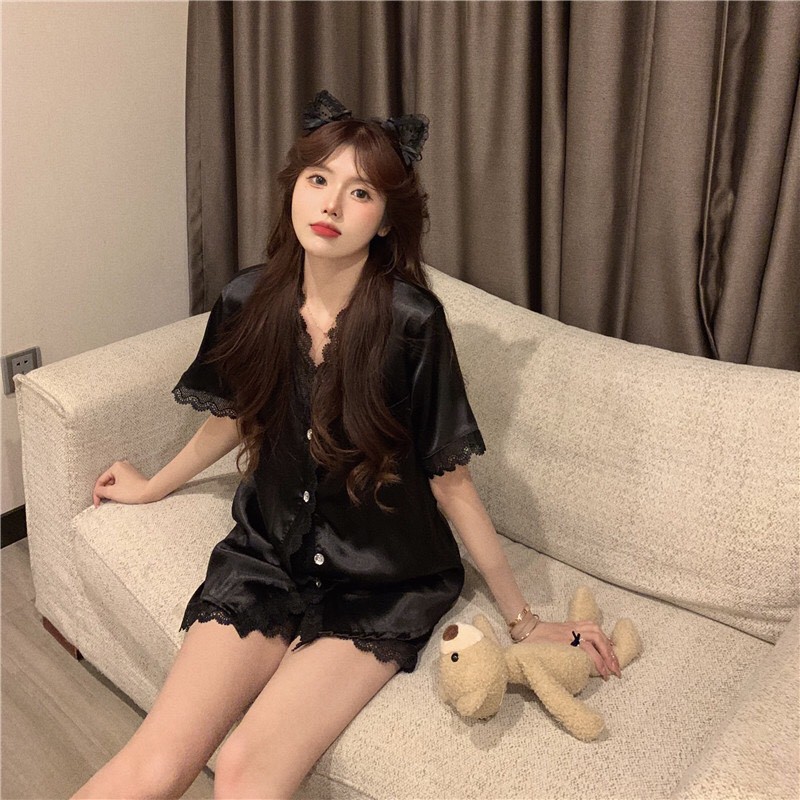 Bộ Ngủ Ren Viền Đen Sexy 💋 Đồ Ngủ Nữ Lụa Phối Ren Cổ Quyến Rũ Kèm Quần Đùi 💋