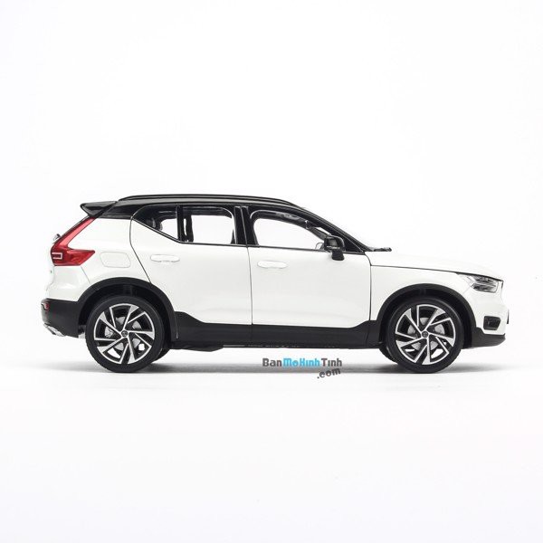 Mô hình xe Volvo XC40 1:18 Dealer