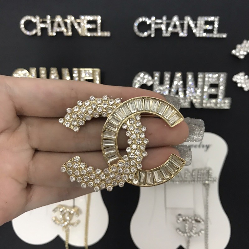 Cài Áo Chữ X Đá Lớn Không Đối Xứng