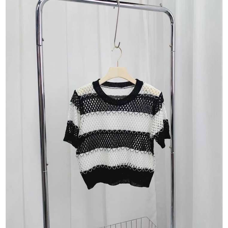 Áo Len Đan Lưới Cổ Tròn Sọc Ngang Đen Trắng Dáng Lửng
