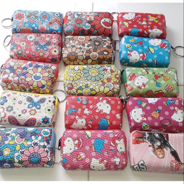 Một cái ví_bóp da Pu mini đa năng có dây kéo kích thước 10x6x3 cm rất đẹp