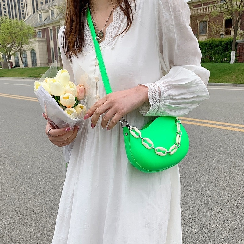 Túi Tròn Đeo Chéo Có Dây Xích NB00274