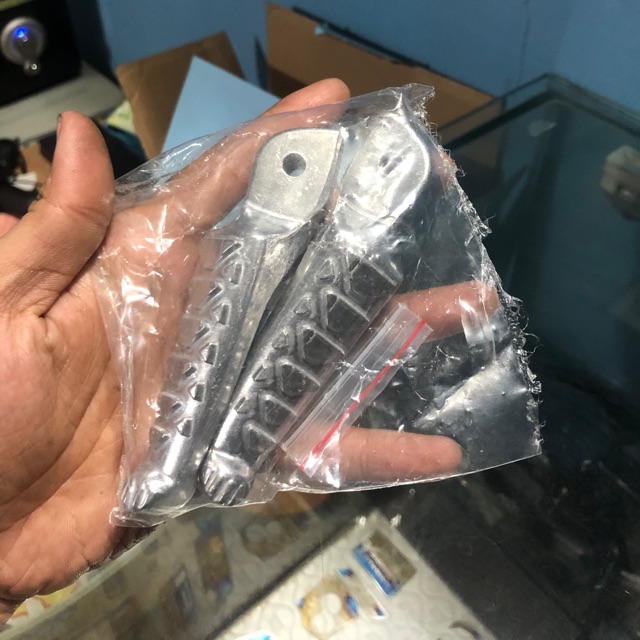 Gác chân nhôm honda