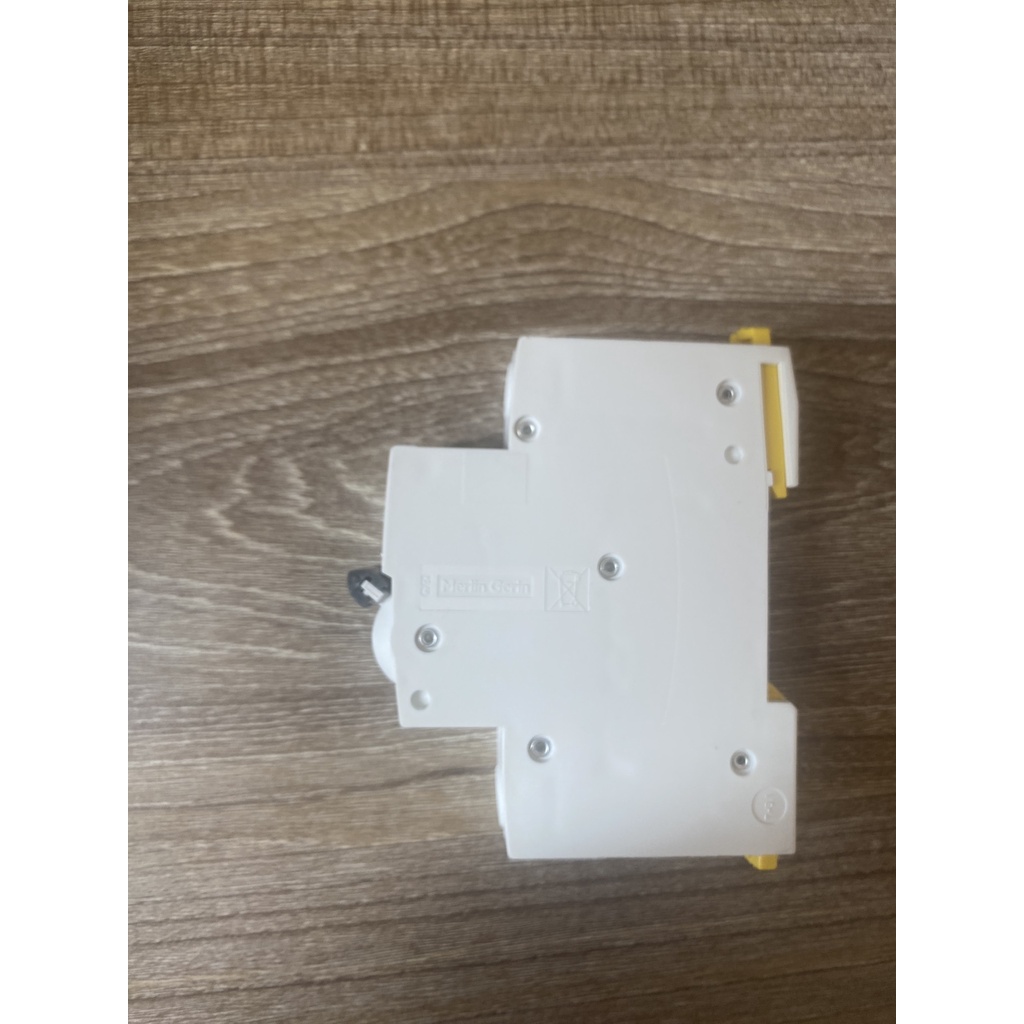 A9K27106 A9K27110 A9K27116 A9K27120 A9K27125 A9K27132 Cầu dao Áp Tô Mát MCB 1P Schneider