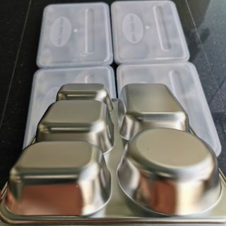 Khay ăn cơm inox 4 ngăn sâu lòng.