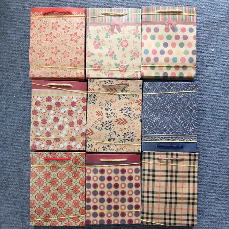 Combo 10 túi giấy KRAFT đựng quà có quai size nhỏ (giao ngẫu nhiên màu)