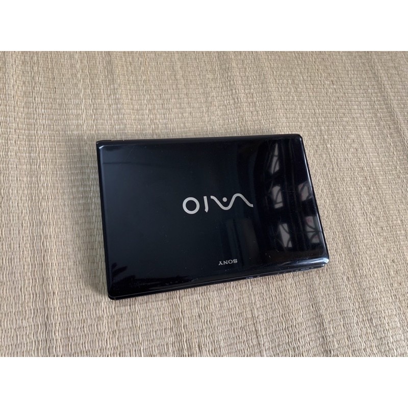 Laptop UFO Sony CW bóng loáng thời trang đẹp sang trọng