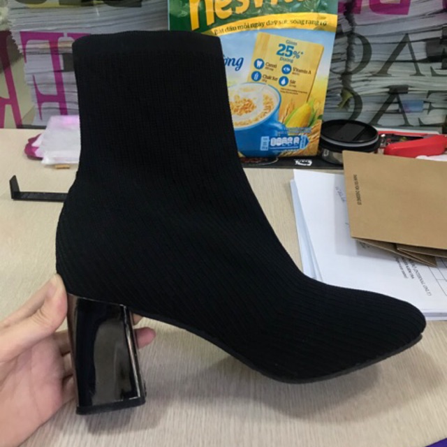 Boot đen lì size 35
