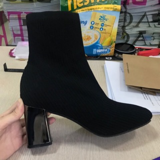 Boot đen lì size 35
