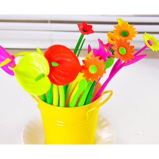 Combo 100 cây bút bi kiểu đẹp + 100 ruột viết sơ cua. giá sỉ 450k nguyên bộ đủ mẫu, đủ màu, viết mực nước nha