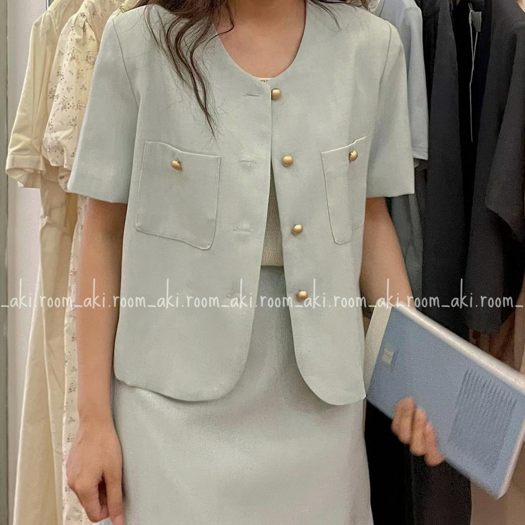 Set blazer cộc tay hai lớp mỏng có đệm vai hai túi vuông ngực cúc vàng mix chân váy ngắn 15387