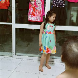 Combo 2bộ bé,1đầm,1quan jean