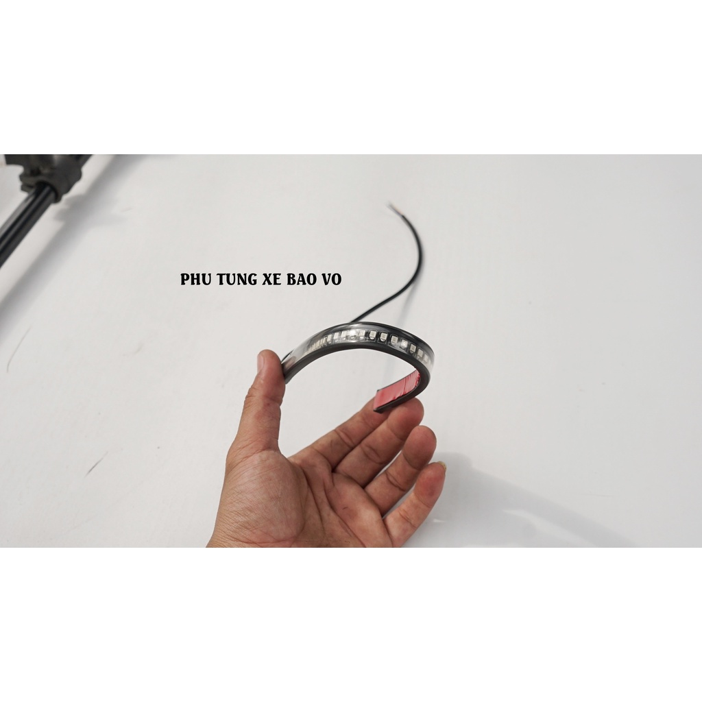 Đèn hậu dẻo LED tích hợp xi nhan, thích hợp classic, cafe racer, tracker, scrambler,....