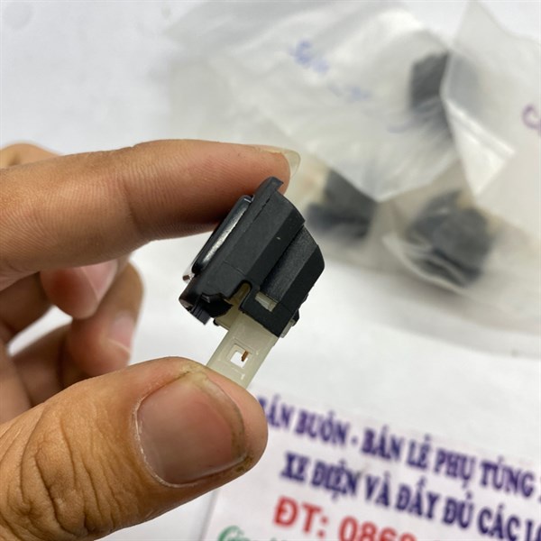 Công tắc đèn A100