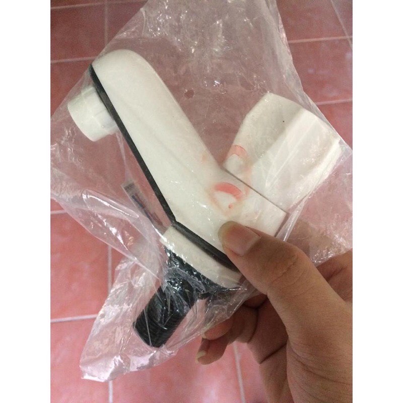 Vòi rửa mặt nhựa lavabo chỉ bên lạnh