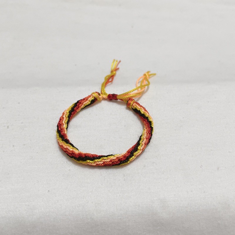 Vòng tay handmade - Màu vàng