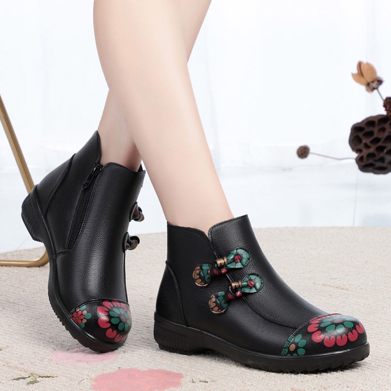 Giày phụ nữ retro cao tuổi cho người trung niên và bốt mùa thu đông mẹ bông dày gót