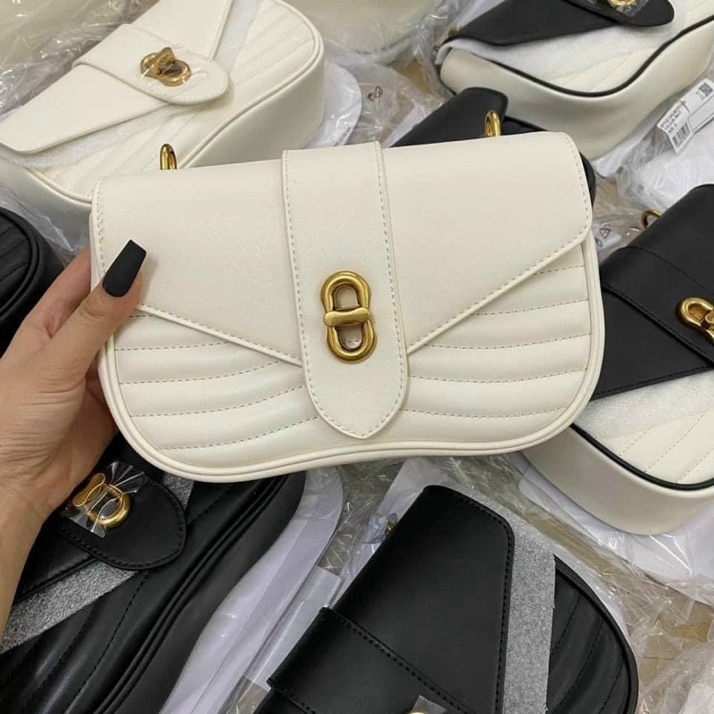 Túi xách nữ chữ C dáng yên ngựa mới nhất đựng vừa điện thoại