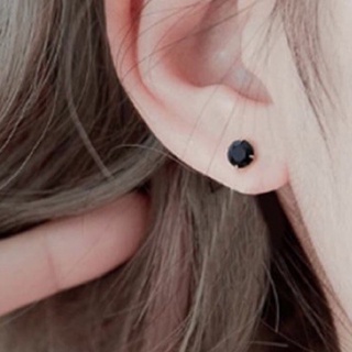 1 chiếc nụ tai bạc, đính đá đen, đơn giản