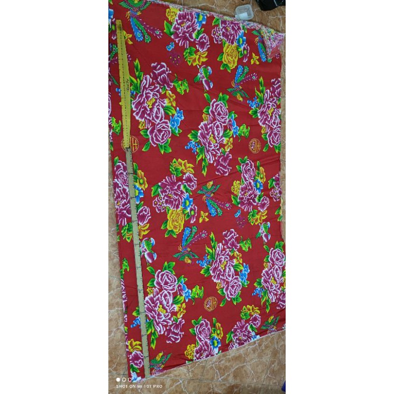 Vải con công đỏ trang trí ( khổ ngang 1,6m )