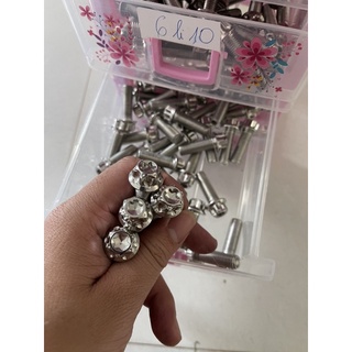 ốc  salaza inox 10li30 gắn pas heo sau yamaha