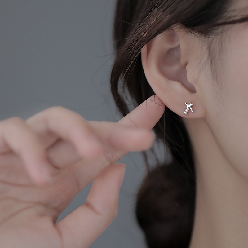 Bông tai chữ X đính đá đơn giản