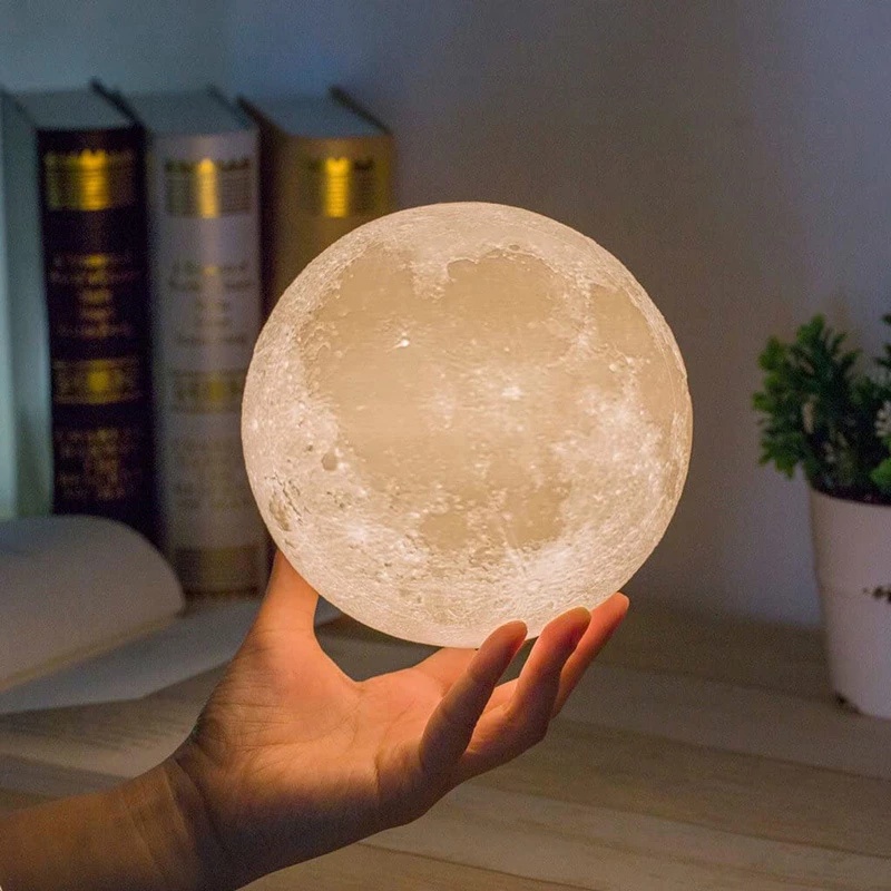 ĐÈN NGỦ MẶT TRĂNG 8 inch màu ấmĐèn ngủ Mặt Trăng Moon Light 3D Cảm Ứng. Phù hợp với những bạn thích trang trí phòng ngủ.