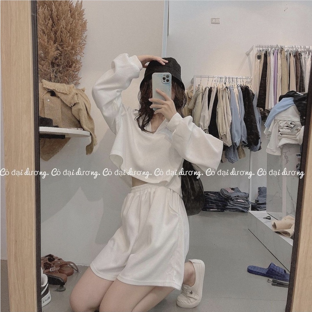 Set bộ áo croptop và quần đùi kiểu dáng Hàn Quốc