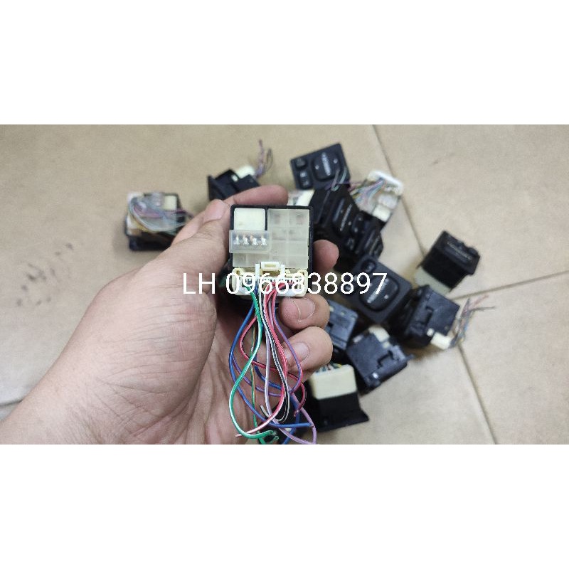 Công tắc chỉnh mặt gương Toyota bãi xịn zin cho xe