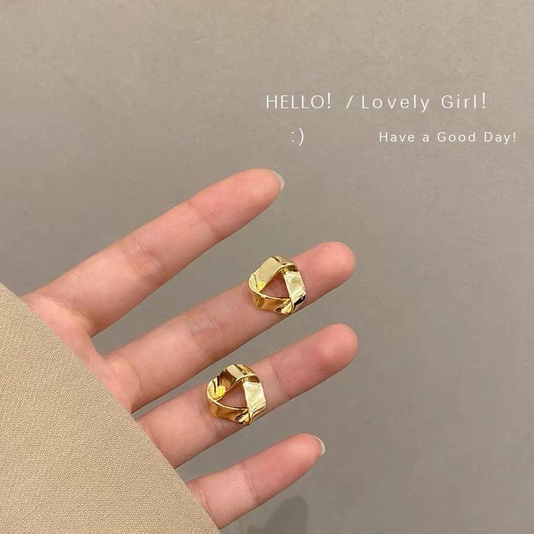 Khuyên Tai Hình Tam Giác Phong Cách Hong Kong Thời Trang 2022 Dành Cho Nữ