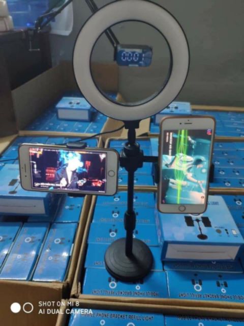 Giá đỡ kẹp 2 điện thoại có đèn led livestream