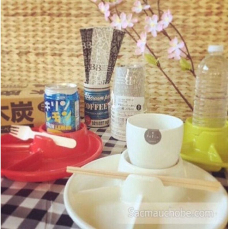 Khay ăn tròn 3 ngăn và 4 ngăn có chỗ để cốc cho bé