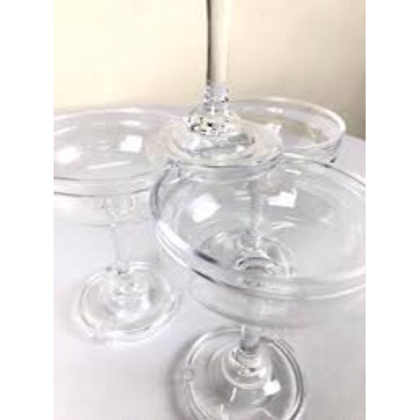 LY MIKA CÓ RĂNG XẾP THÁP LY ĐÁM CƯỚI