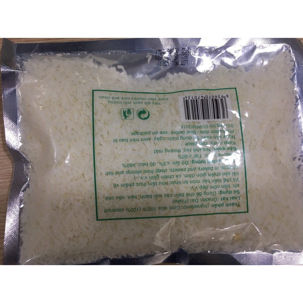 Cơm dừa sấy khô dạng sợi dài Định Phú Mỹ 1kg được làm từ cơm dừa 100% nguyên chất
