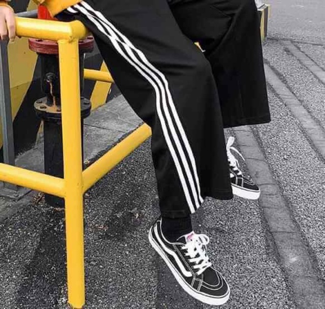 Quần ống xuông rộng 3 sọc trắng, quần cullotes lưng thun 3 line kiểu dáng thể thao | BigBuy360 - bigbuy360.vn