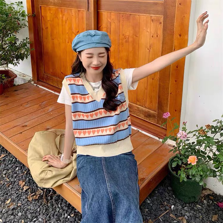 Áo gile len nữ - Áo len nữ dệt kim hoạ tiết hình trái tim trẻ trung cổ V phong cách Hàn Quốc cho nữ | BigBuy360 - bigbuy360.vn