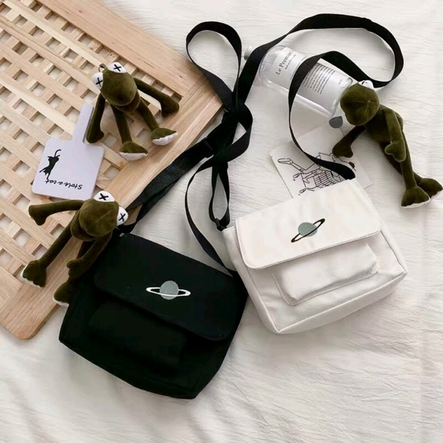 Túi đeo chéo vải canvas hình Galaxy 2 màu đen trắng thời trang