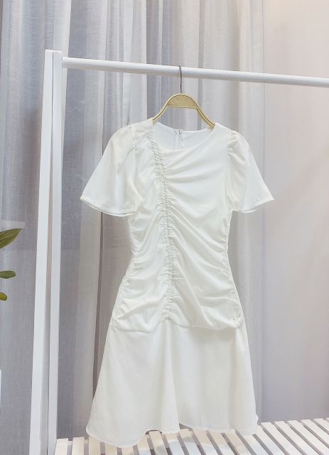 ĐẦM TRẮNG ĐUÔI CÁ NHÚN THÂN