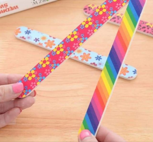 1 cây Dũa móng tay 2 mặt có 2 lọai 17cm,18cm MÀU NGẪU NHIÊN