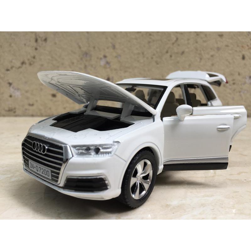 Mô hình xe AUDI Q7 2019 1:32