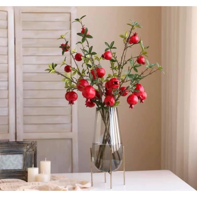 Cành lựu đỏ phong thuỷ