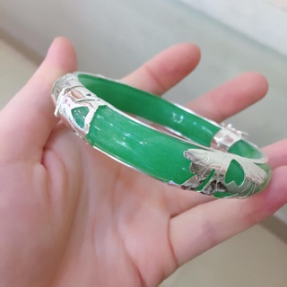 Vòng ngọc bọc bạc