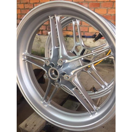 COMBO Sơn xịt Samurai màu Bạc lấp lánh ánh kim 1701 gồm 4 chai đủ quy trình bền đẹp có hạt ánh kim nhiều (Uch210 - 124 -