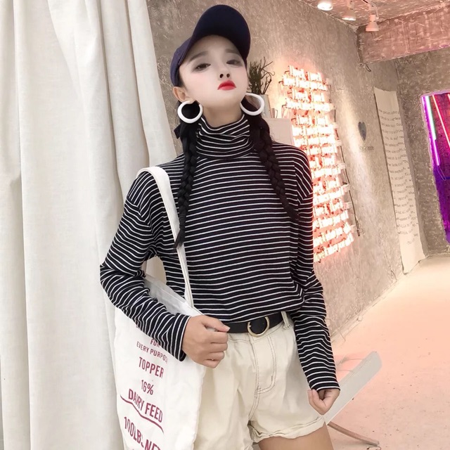 Aó thun Ulzzang áo chic màu đen và trắng sọc cao cổ áo dài tay nữ | BigBuy360 - bigbuy360.vn