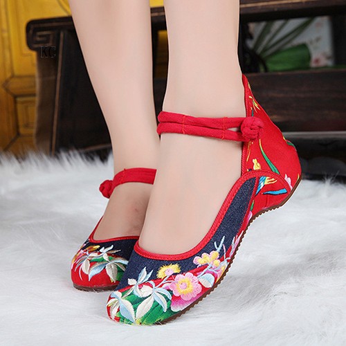 Giày vải thêu hoa kiểu dáng Trung Quốc