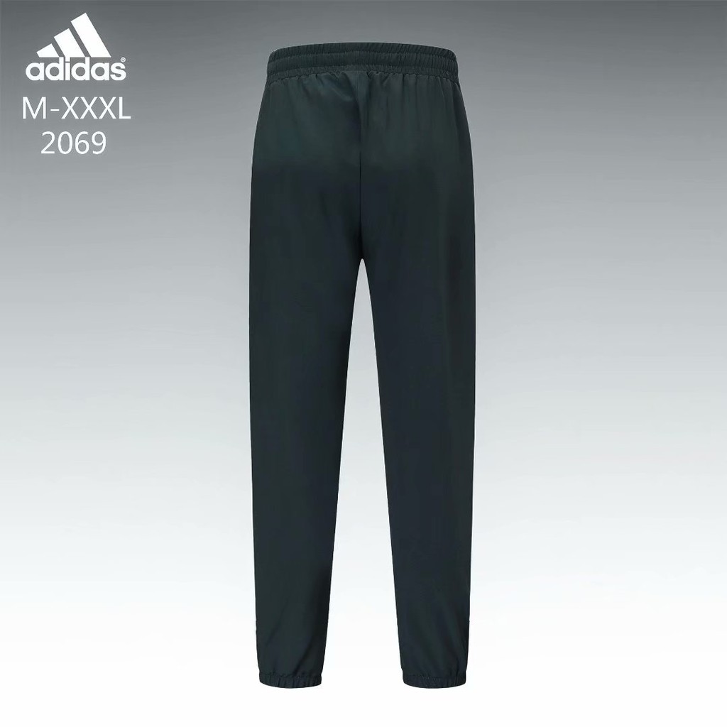 Quần thể thao ba sọc mới của Adidas kết hợp với chất liệu Poly cao siêu mềm mại và thoáng khí