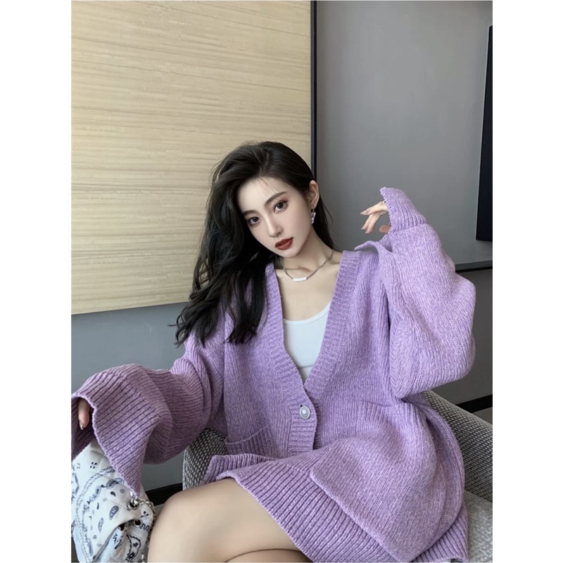 Jane Áo khoác cardigan dài tay cổ chữ V kết trân châu trắng sau lưng áo màu Tím Pátel C223