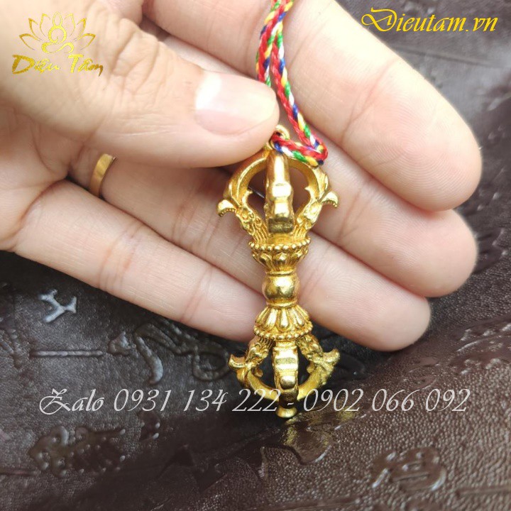 Mặt dây chùy kim cang đeo có kèm dây chỉ ngũ sắc có hộp