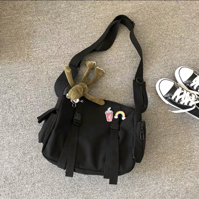 Túi đeo chéo unisex phong cách trẻ trung (có sẵn, vừa a4, không kèm phụ kiện)