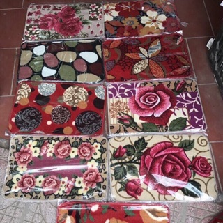 2 CHIẾC THẢM LAU CHÂN HOA VĂN CÓ VIỀN